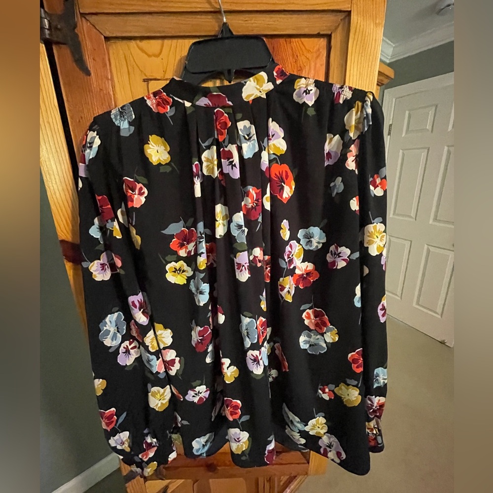 Women's Ann Taylor Multicolor Floral Design Blouse - Size M